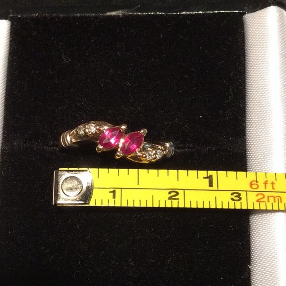 14 K GOLD RUBY AND DIAMOND RING - Picture 7 of 8